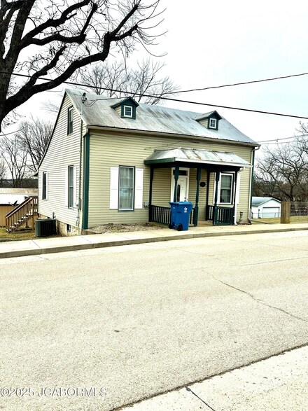 146 E Main St, Westphalia, MO 65085