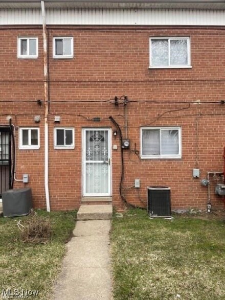 4936 Caroline Dr Unit 30, Cleveland, OH 44128