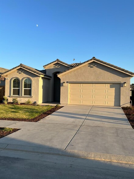 1189 Emerald Way, Madera, CA 93638