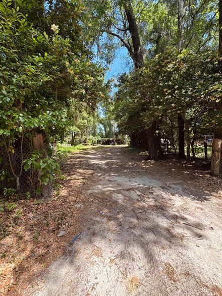 3122 Bicycle Rd, Tallahassee, FL 32304