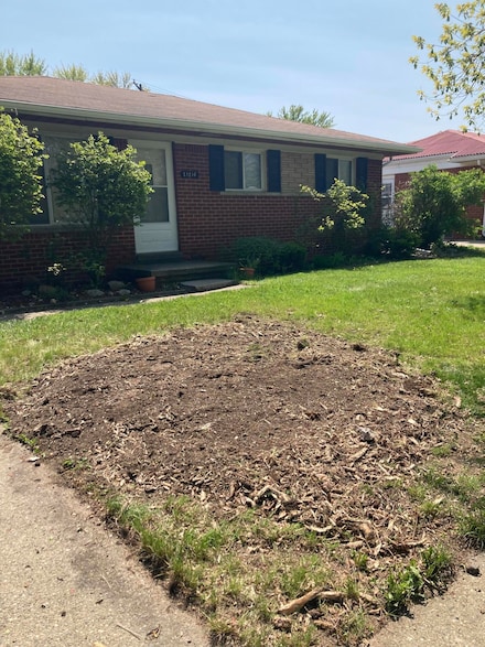 21216 E Thirteen Mile Rd, St. Clair Shores, MI 48082