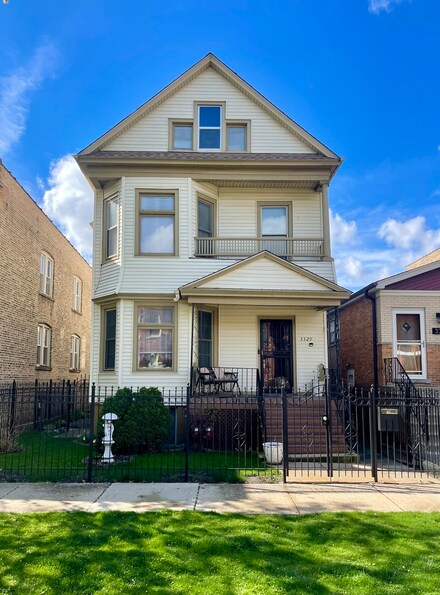 3329 W Belle Plaine Ave, Chicago, IL 60618