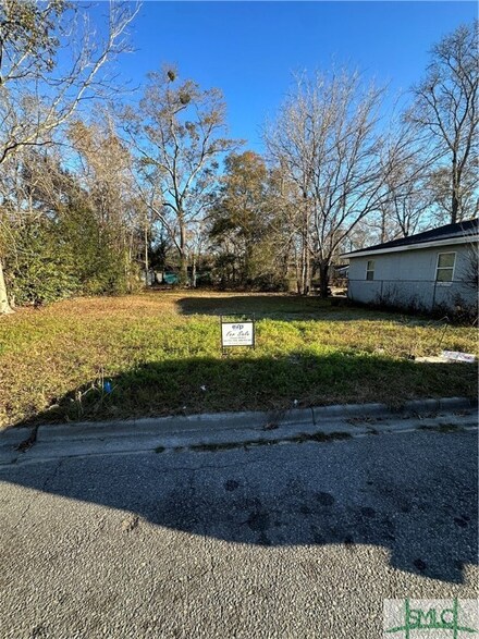 2010 Packard Ave, Savannah, GA 31405