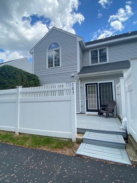 125 Highland St Unit 103, Taunton, MA 02780