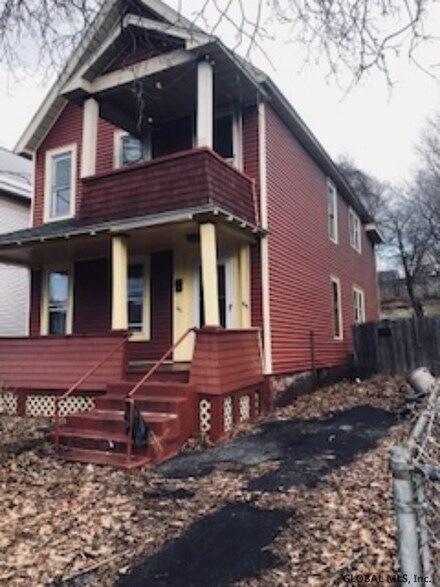 813 Cutler St, Schenectady, NY 12303