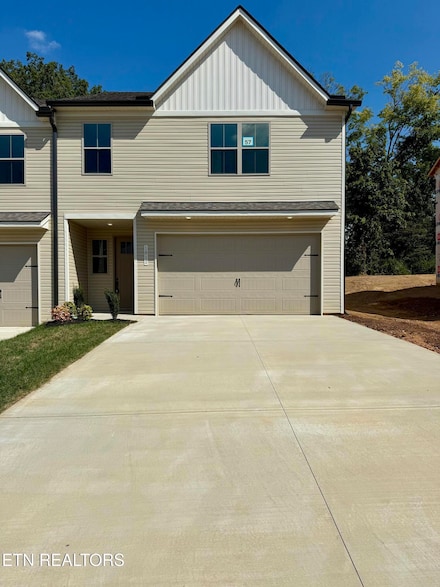 1812 Bennett Village Dr, Maryville, TN 37804