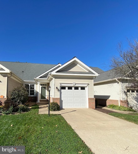 6916 Walnut Hill Dr, Gainesville, VA 20155