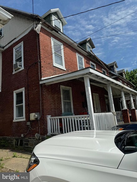 235 E County Line Rd Unit 560, Ardmore, PA 19003