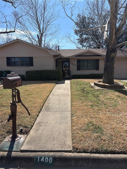 1400 Lynwood St, Gainesville, TX 76240