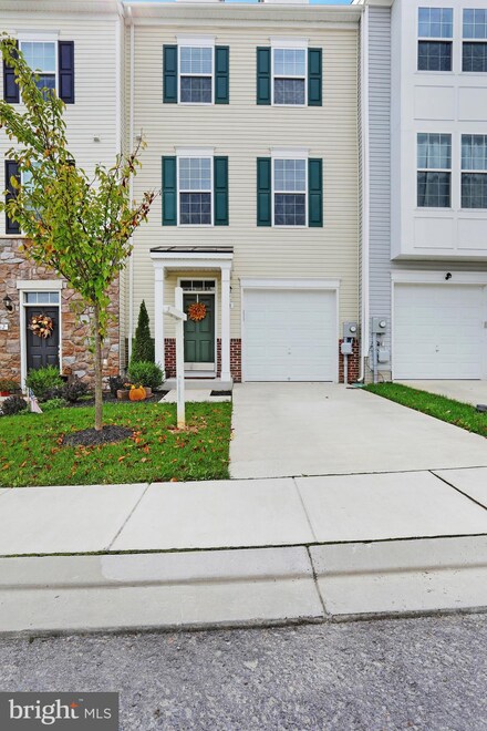 58 Piccadilly Ct, Falling Waters, WV 25419