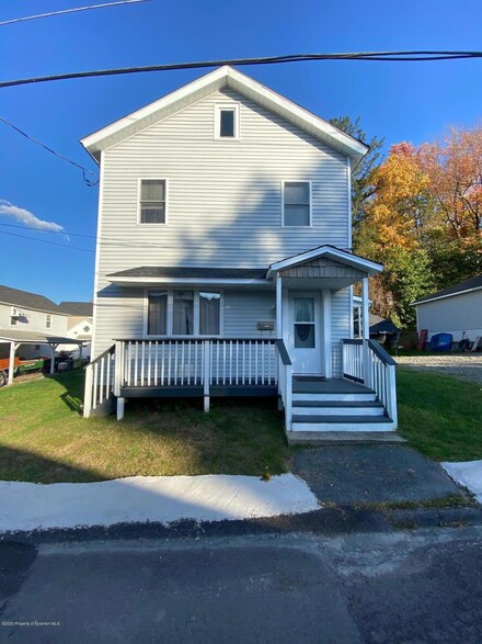 3 Rock St, Carbondale, PA 18407