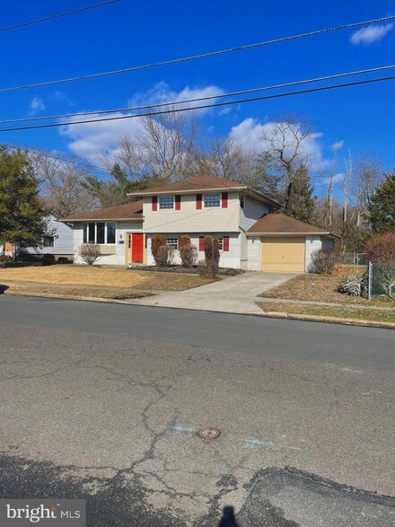 16 Albert Rd, Glendora, NJ 08029