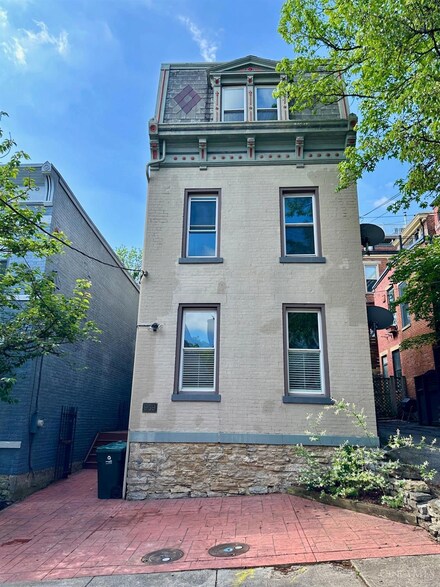 959 Paradrome St, Cincinnati, OH 45202