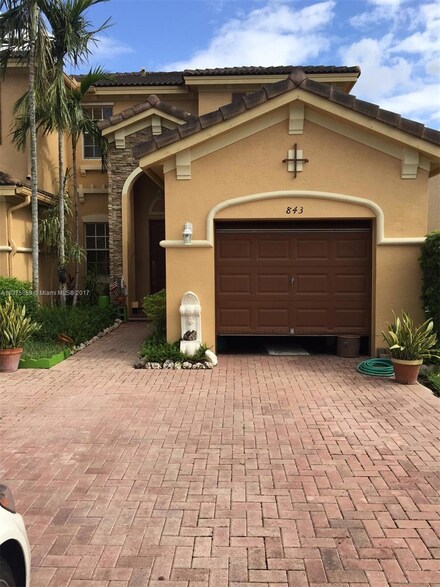 843 SW 154th Path, Miami, FL 33194