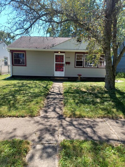 1229 W Home Ave, Hobart, IN 46342