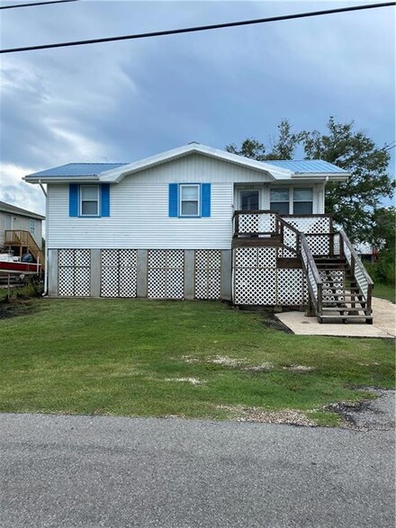 5550 Fisher St, Lafitte, LA 70067