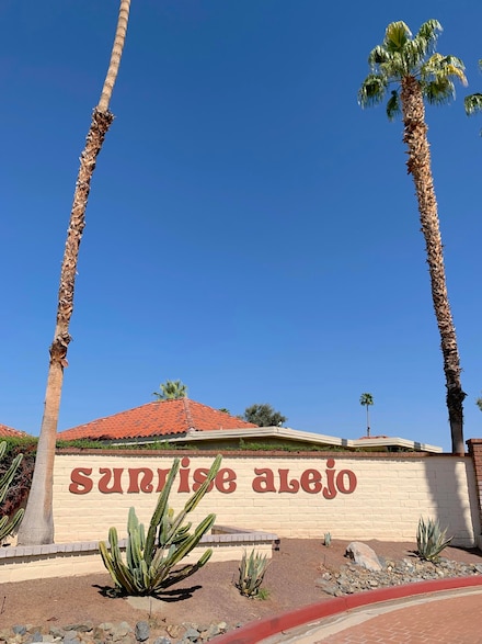 686 N Palomar Cir, Palm Springs, CA 92262