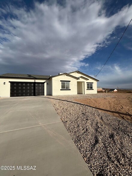 233 Canasta Ct, Rio Rico, AZ 85648
