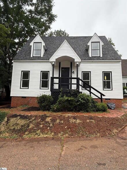 122 Franklin Dr, Central, SC 29630