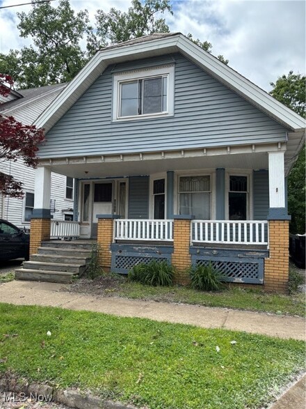 3884 W 43rd St, Cleveland, OH 44109