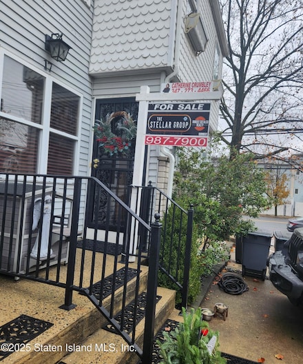 17 Lorraine Loop, Staten Island, NY 10309