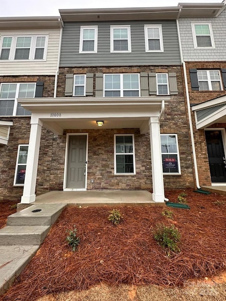 10008 Hemingway Place, Charlotte, NC 28227