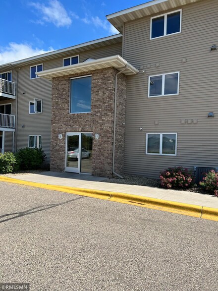 880 Lyn Way Unit 205, Hastings, MN 55033