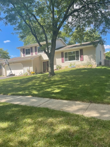 50 Asbury Ln, Cary, IL 60013