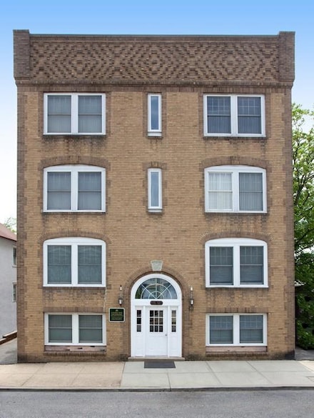 59 Columbia Ave Unit D2, Cedarhurst, NY 11516