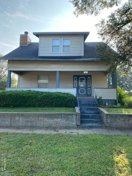 701 Spring St, Gypsum, KS 67448
