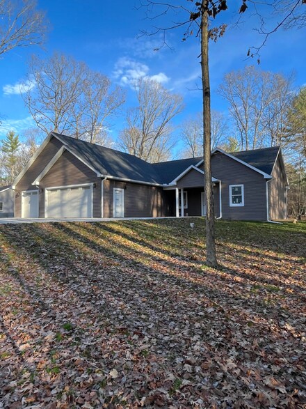 14644 Tomahawk Ln, Big Rapids, MI 49307