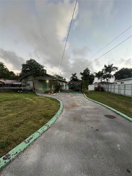 6738 SW 14th St, Miami, FL 33144