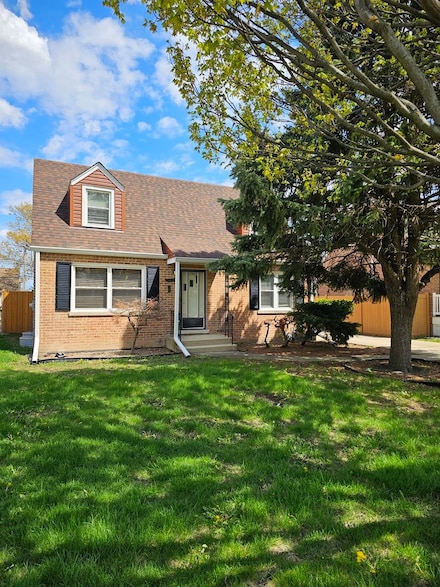 7825 N Nora Ave, Niles, IL 60714