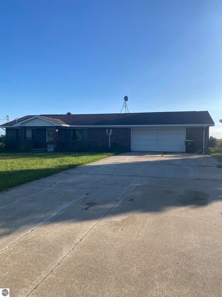 4837 20 Mile Rd, Marion, MI 49665