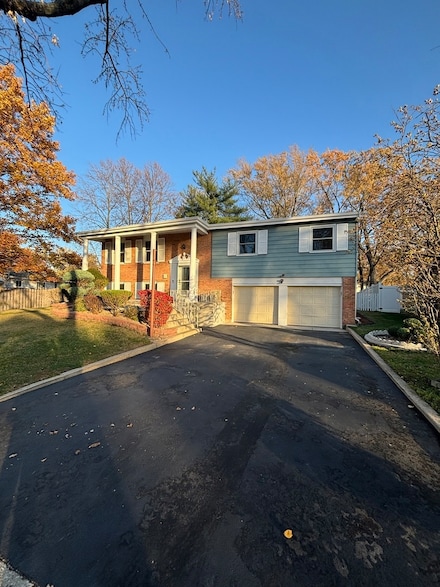 18745 Queens Rd, Homewood, IL 60430