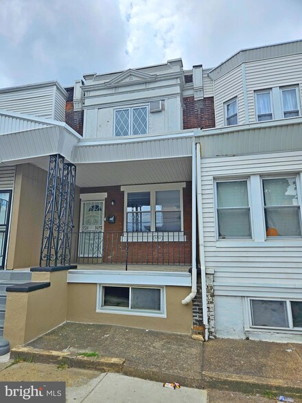 2240 S 70th St, Philadelphia, PA 19142
