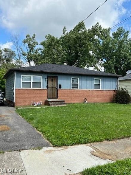 5696 Garfield Ave, Maple Heights, OH 44137