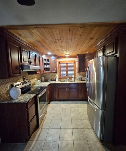 7 Idola St, Westport, MA 02790