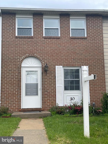 10 King Charles Cir, Rosedale, MD 21237