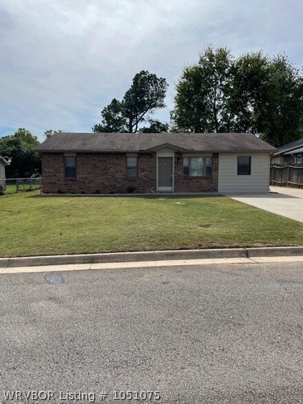 1009 P St, Barling, AR 72923