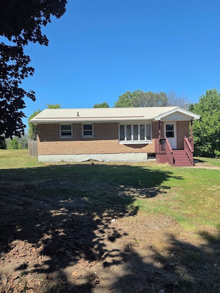 127 S Raquette River Rd, Massena, NY 13662