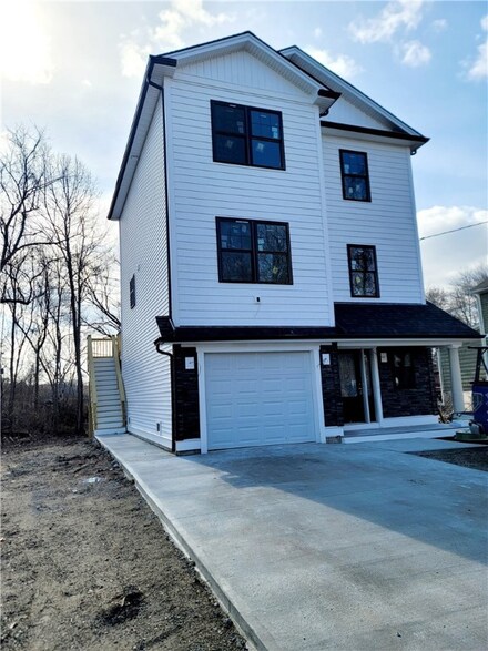 6 Sterling Ave, Warwick, RI 02889