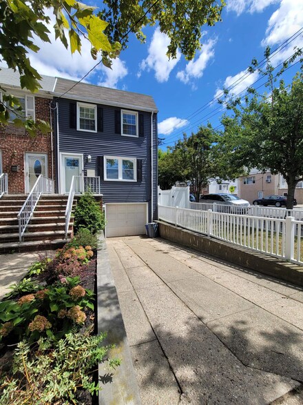 151 W 27th St, Bayonne, NJ 07002