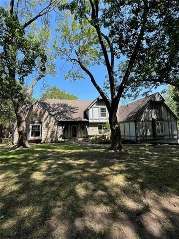 10079 Goodman Dr, Overland Park, KS 66212