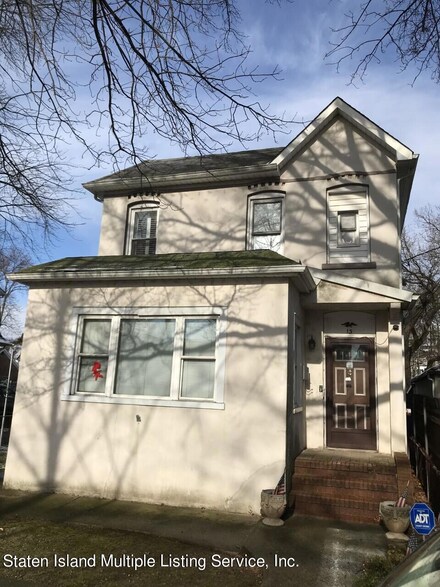 13 Bank Place, Staten Island, NY 10304