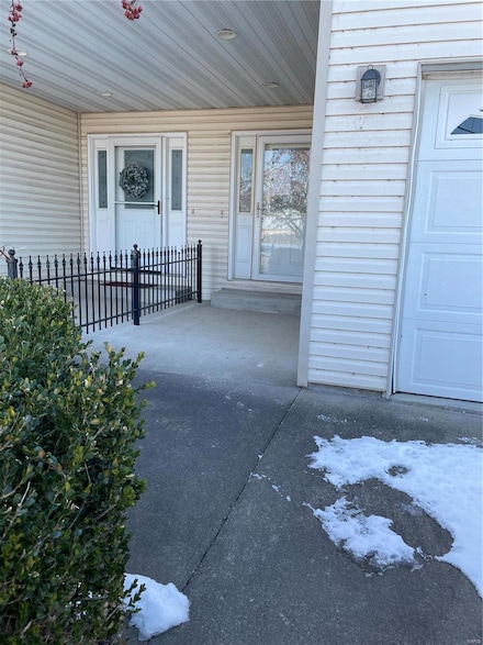 2182 Bittersweet Rd, Lake Ozark, MO 65049