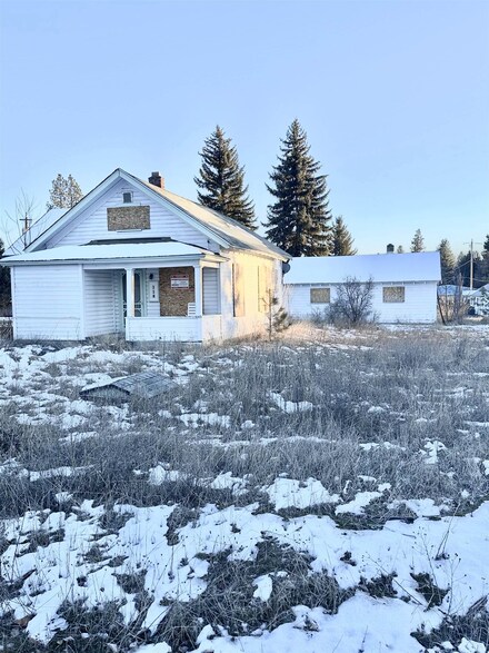 118 E 3rd St, Deer Park, WA 99006