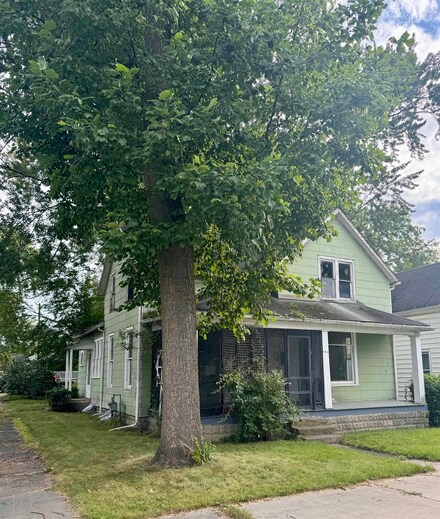 844 E Market St, Warsaw, IN 46580