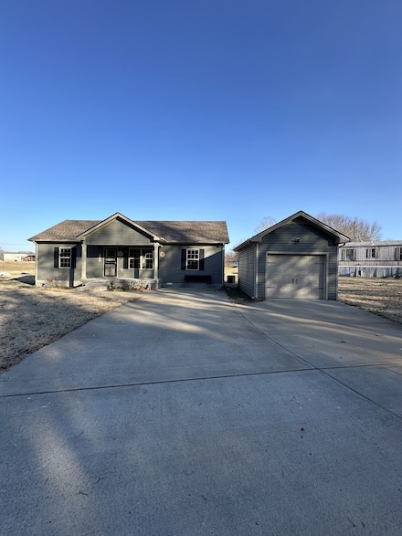 120 Texas Ave, Oak Grove, KY 42262