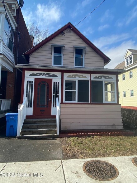 32 Bertha St, Albany, NY 12209